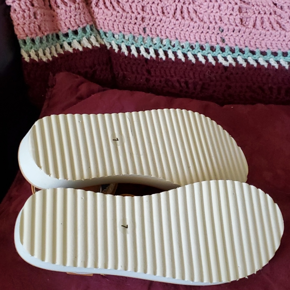 🔴Universal Threads sandals - Picture 3 of 5